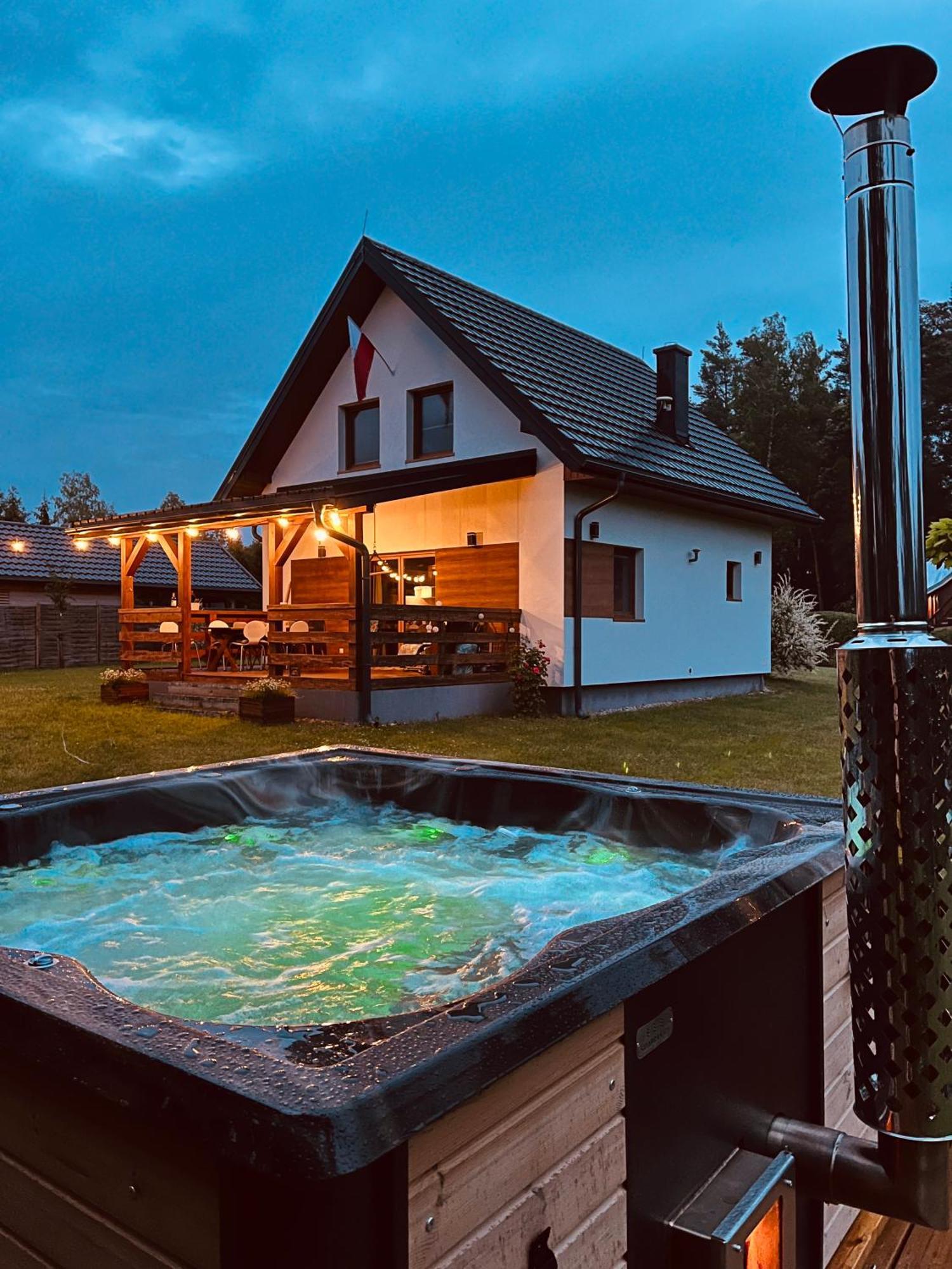 Domek Z Kominkiem Nad Jeziorem Z Jacuzzi Ogrodowym Sumowo  Luaran gambar